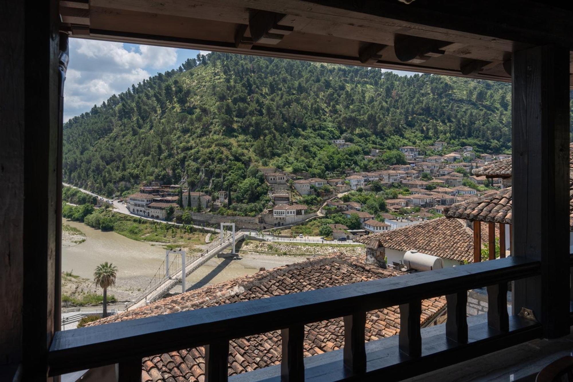 Hotel Bohem เบราท ภายนอก รูปภาพ